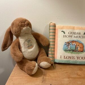 Guess How Much I Love you - I love you to the moon and back Plush and Baby book